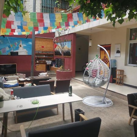 שנגרי - לה The Moon Bird Hostel מראה חיצוני תמונה