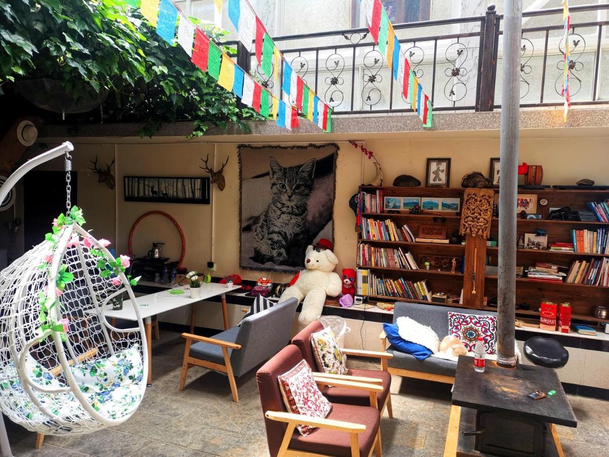 שנגרי - לה The Moon Bird Hostel מראה חיצוני תמונה