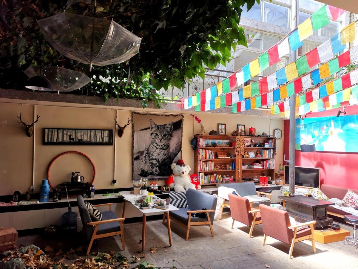 שנגרי - לה The Moon Bird Hostel מראה חיצוני תמונה