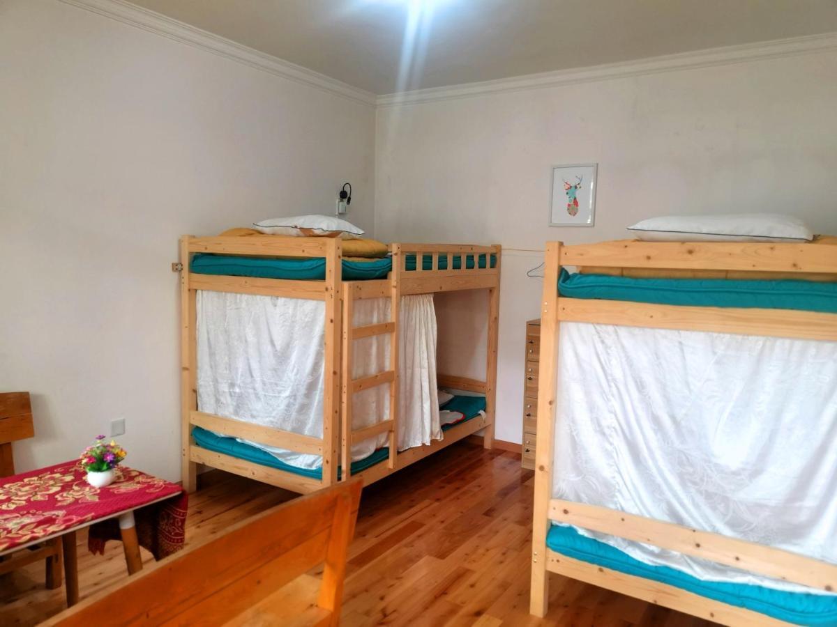 שנגרי - לה The Moon Bird Hostel חדר תמונה