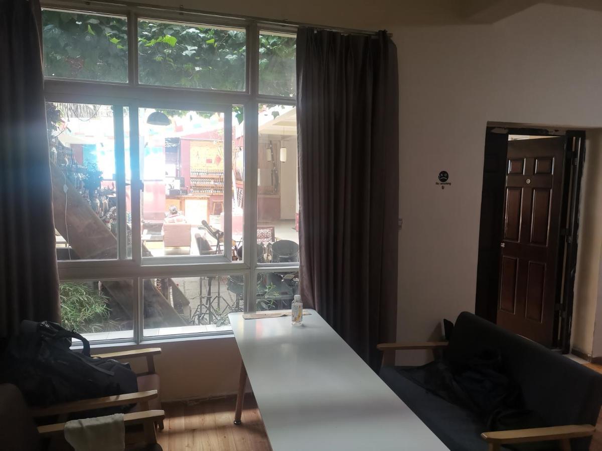 שנגרי - לה The Moon Bird Hostel מראה חיצוני תמונה