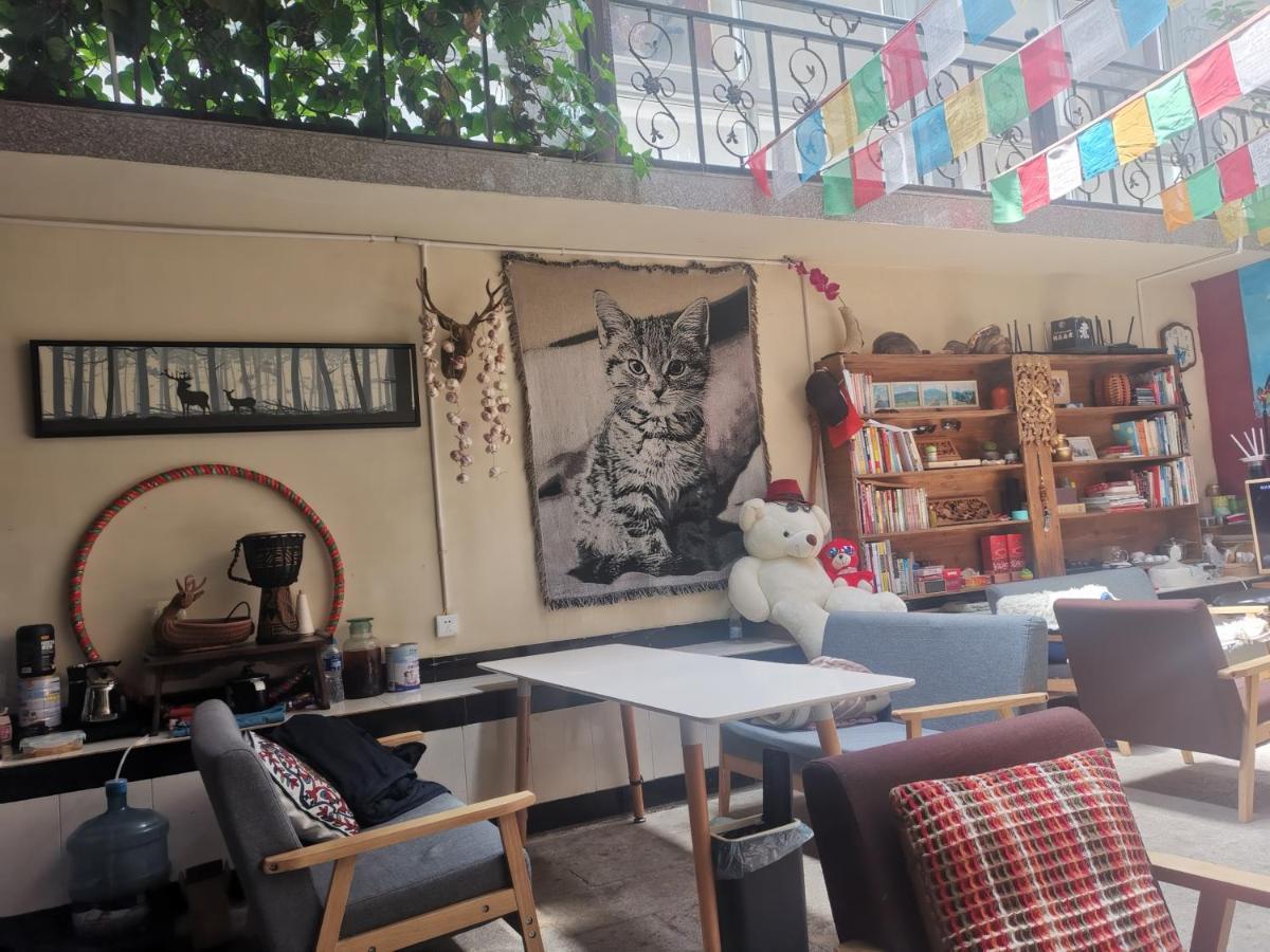 שנגרי - לה The Moon Bird Hostel מראה חיצוני תמונה
